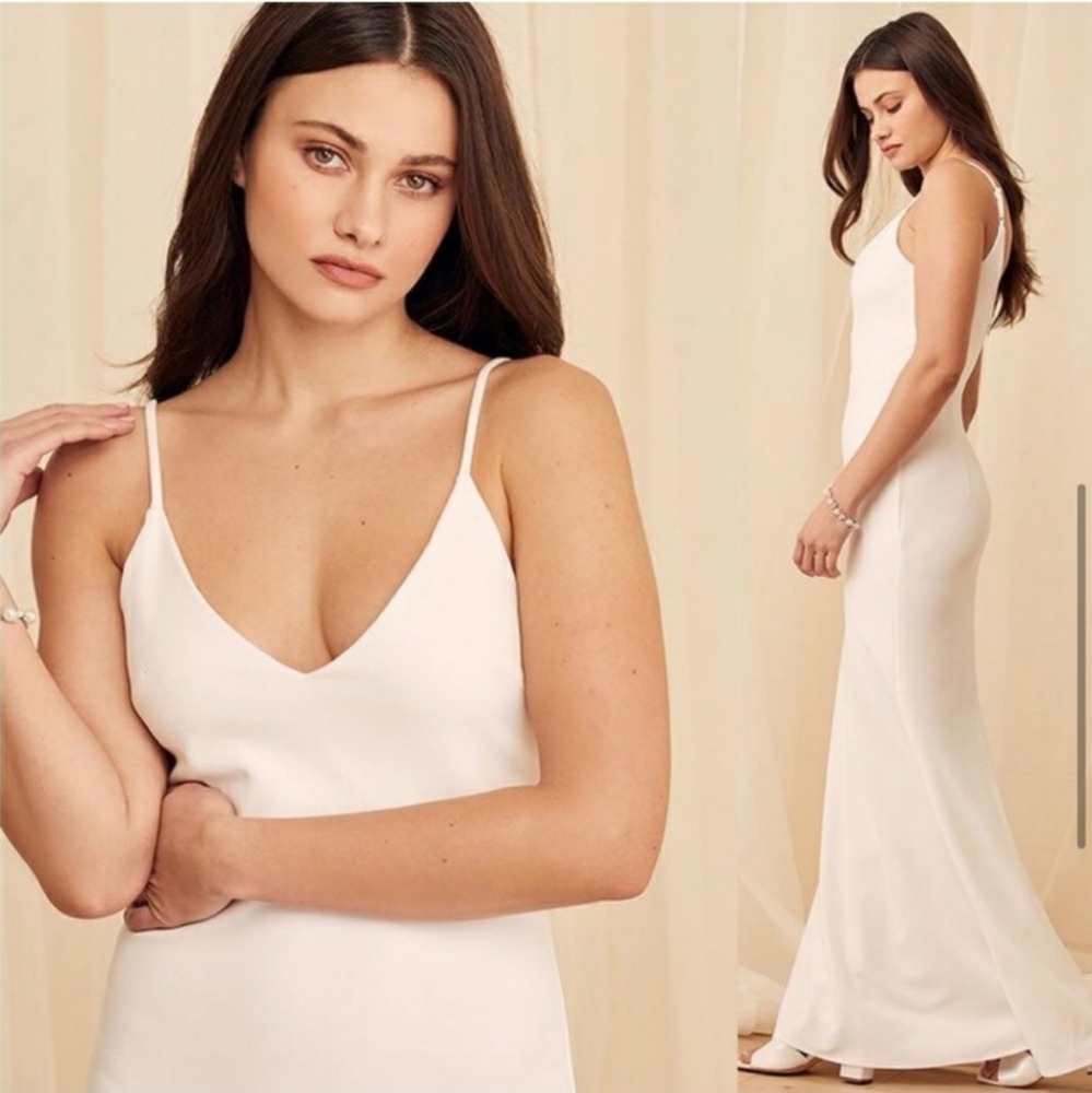 White Sleeveless Lulus V-Neck Gown